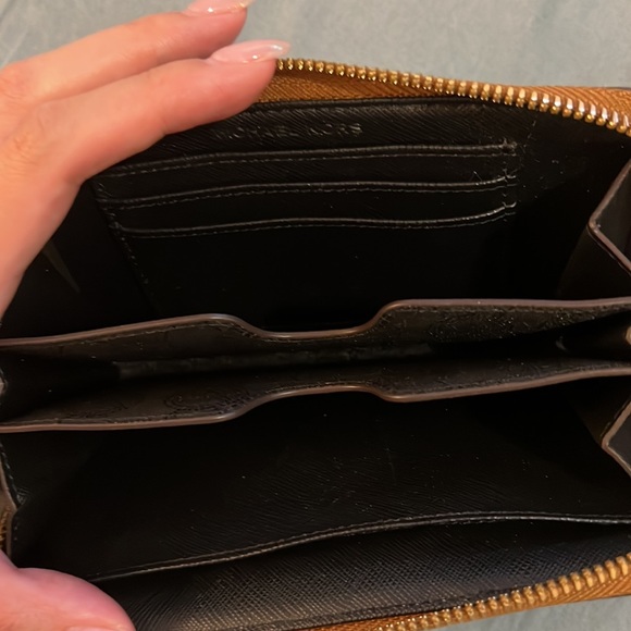 Michael Kors wallet - Picture 3 of 3